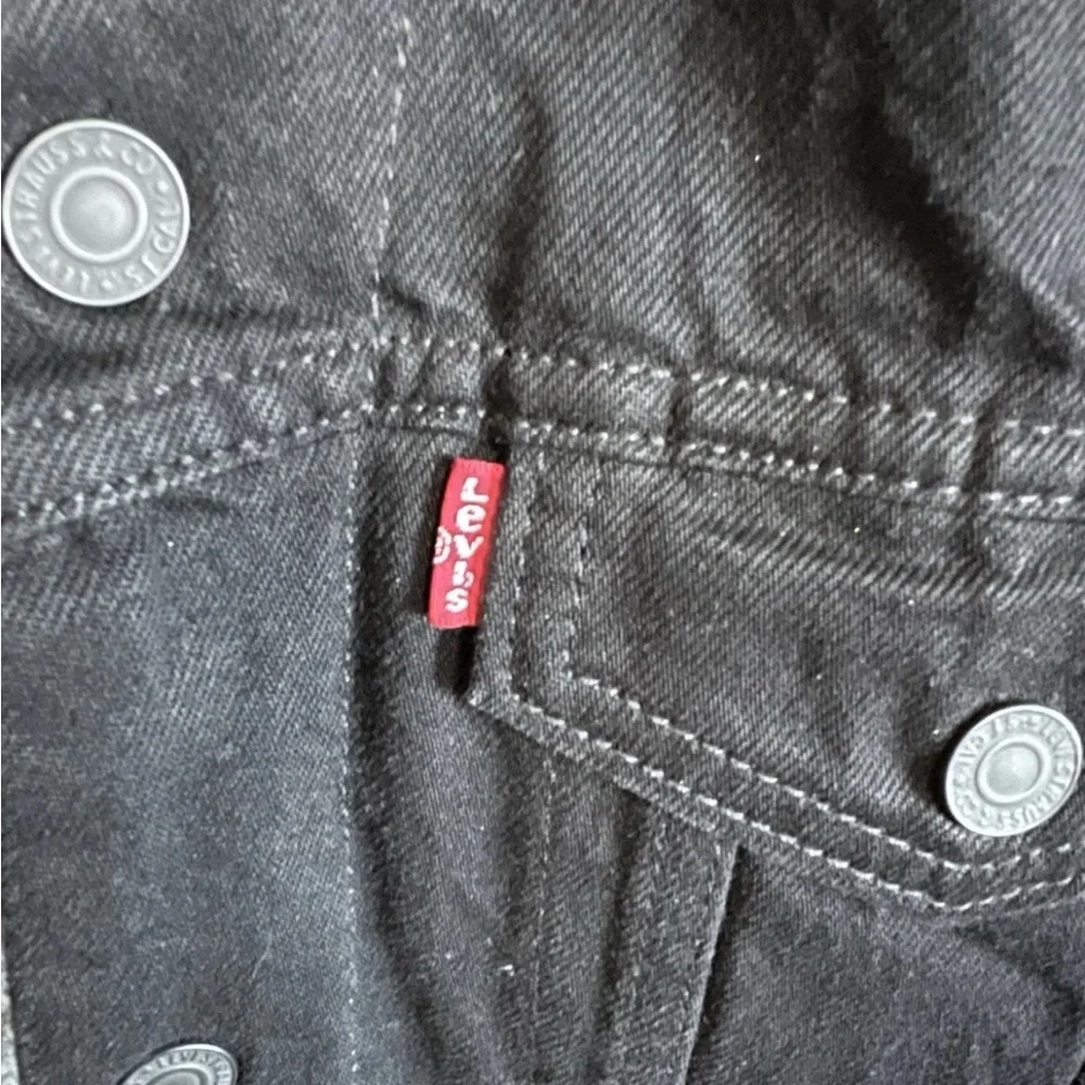 Levi's Black Sherpa Lined Denim Jacket - Picture 4 of 11